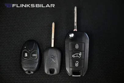 Car image 32