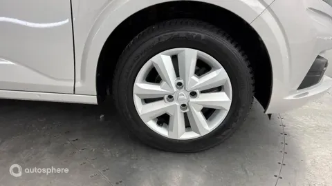 Car image 20