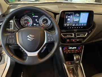 Car image 16