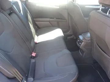Car image 25