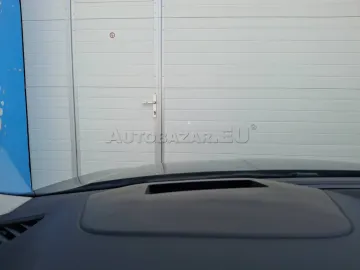 Car image 40