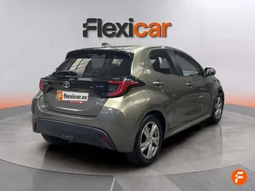 Car image 4