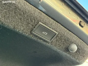 Car image 32