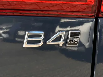 Car image 32
