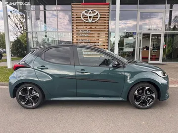 Car image 4