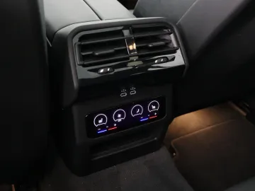 Car image 35