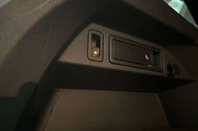 Car image 37