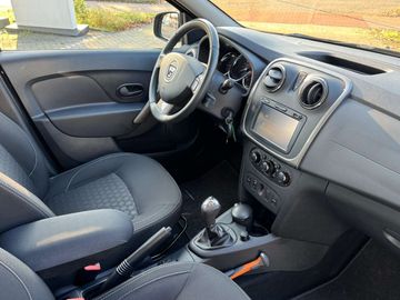 Car image 11