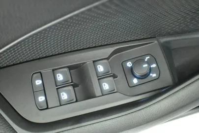 Car image 34