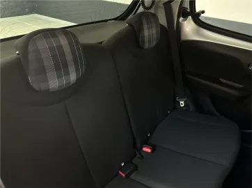 Car image 32