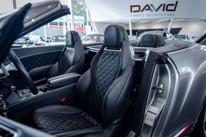 Car image 30