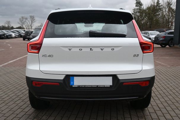 Volvo XC40 B3 Plus Dark DKG 120 kW image number 4