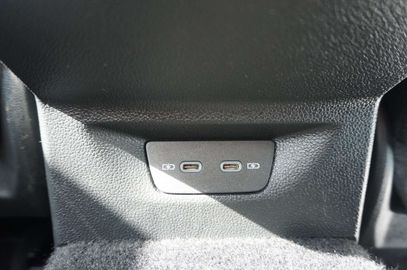 Car image 32