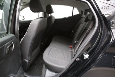 Car image 11