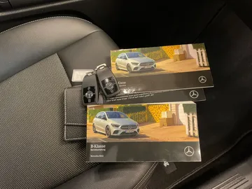Car image 30