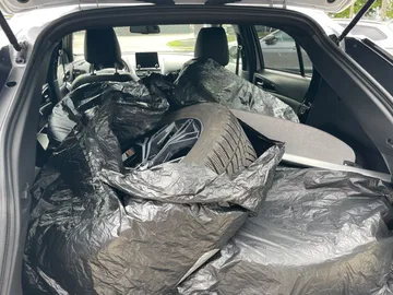 Car image 30