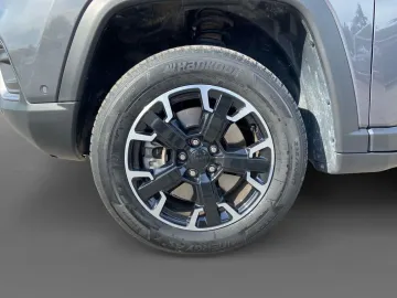 Car image 40