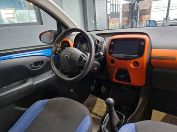 Car image 14