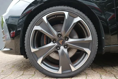 Car image 32