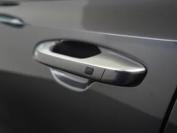 Car image 49
