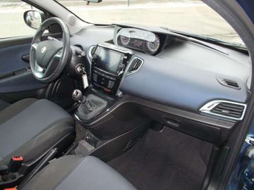 Car image 15