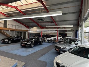 Car image 9