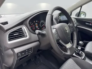 Car image 16