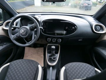 Car image 11