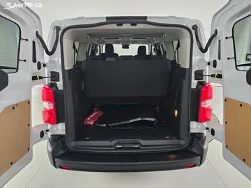 Car image 28