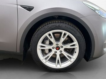 Car image 32