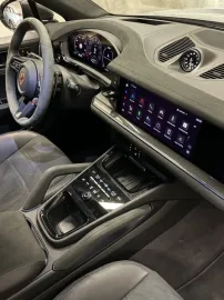 Car image 26