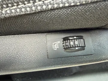 Car image 28