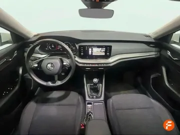 Car image 24