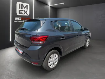 Car image 5