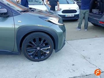 Car image 15