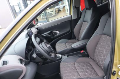 Car image 15