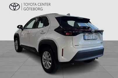 Car image 4