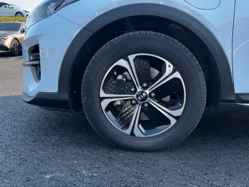 Car image 30