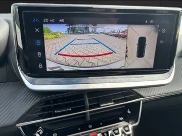 Car image 18