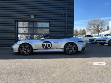 Car image 24