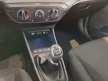 Car image 25