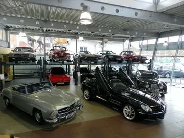 Car image 16
