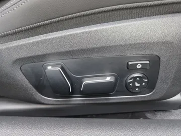 Car image 36