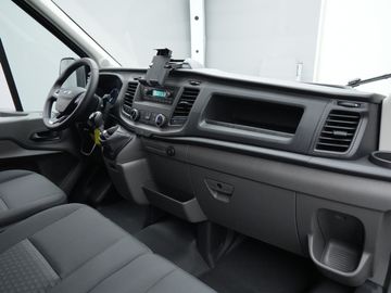 Car image 32