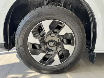 Car image 37