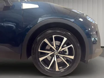 Car image 21