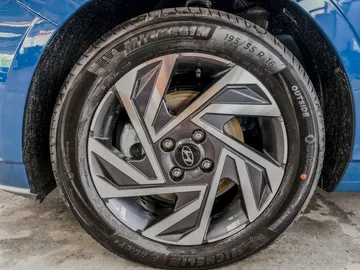 Car image 28
