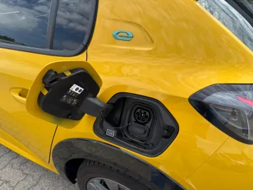 Car image 26