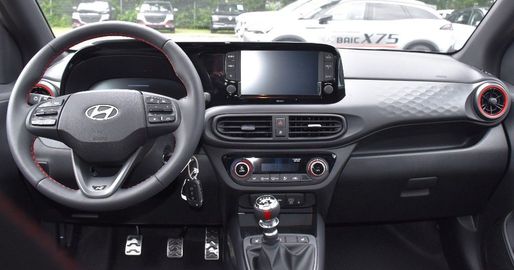 Car image 14