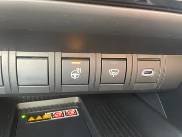 Car image 29